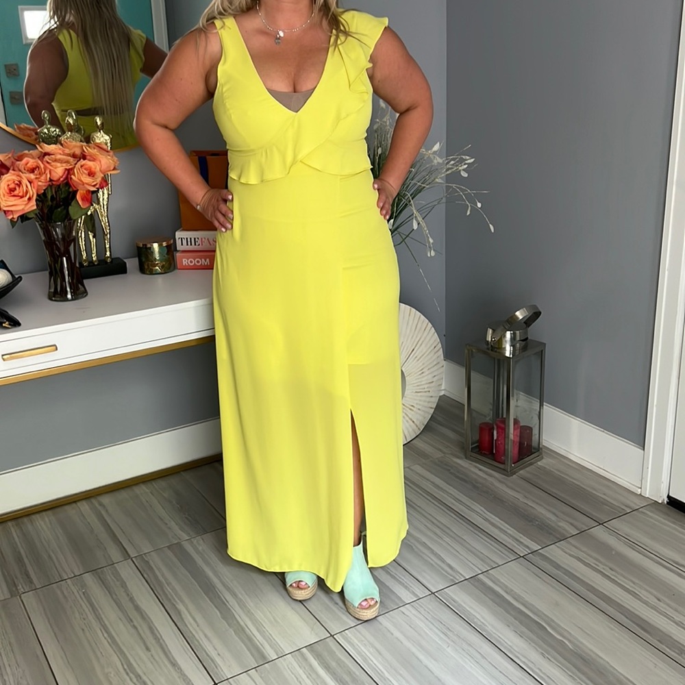 BCBG MAXAZRIA yellow dress size 10 great condition, worn once. real silk